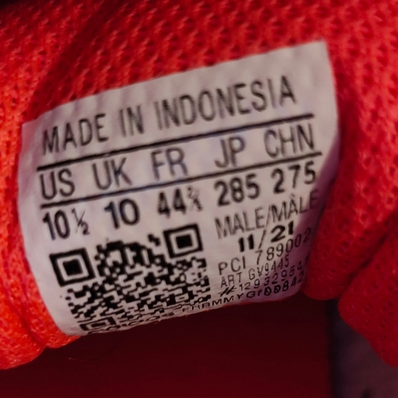 Adidas superstar original size 10.5 Turbo\black - Picture 4 of 4